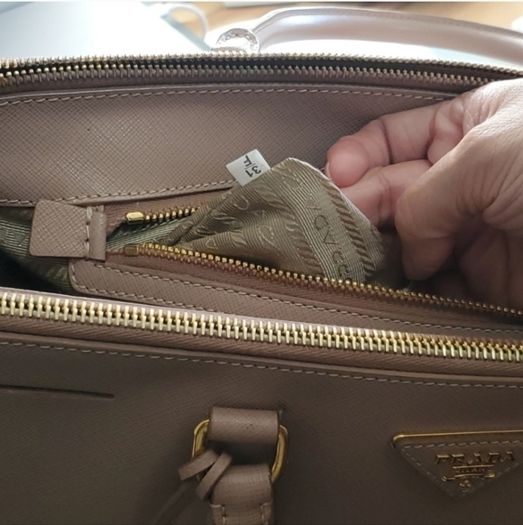 Auth PRADA Saffiano Lux Double Zip Tote | Galleria Bag | Cammeo Pink - Picture 13 of 16